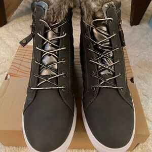 Women’s dark grey boots